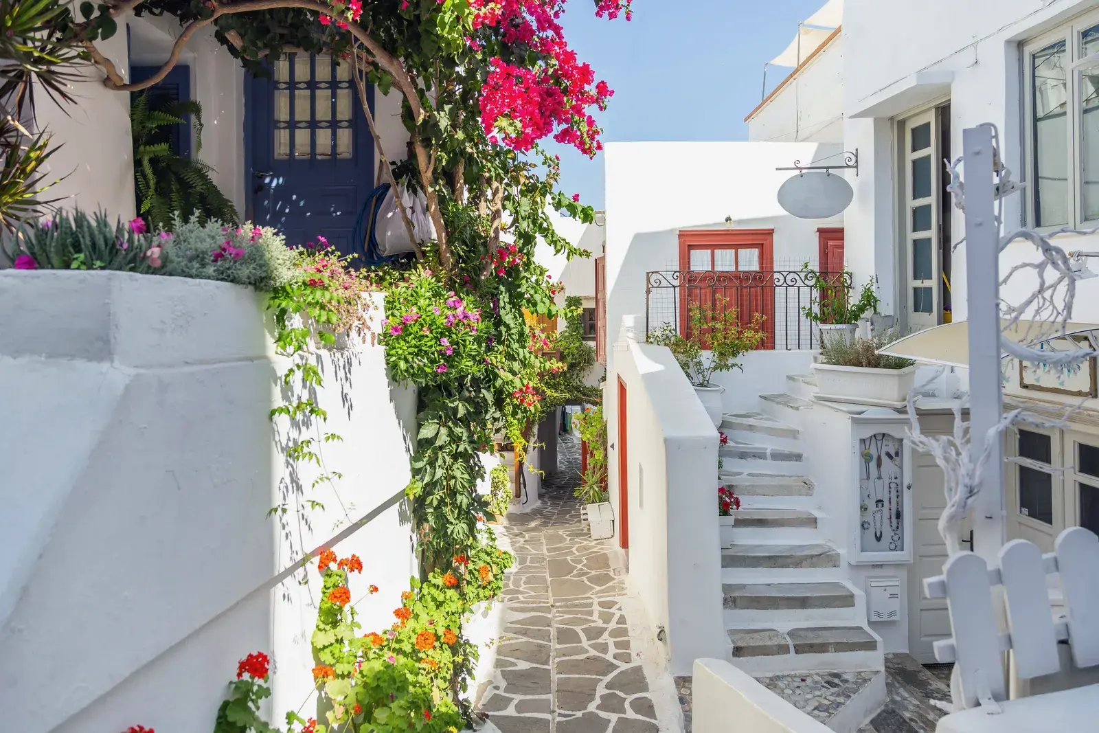 Παραδοσιακά λευκά κτίρια στη Νάξο